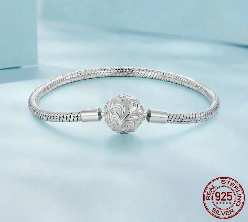 Silver Retro Palace Pattern Clasp Charm Bracelet