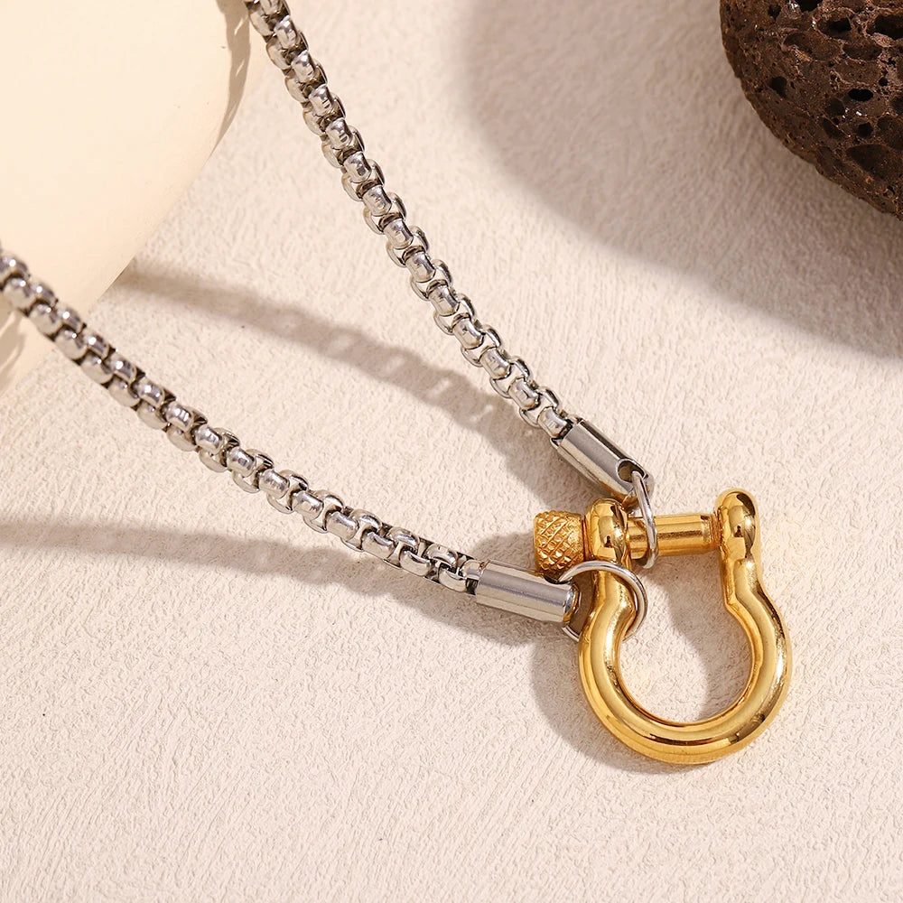 18K Gold Plated Double‑Tone Horseshoe Necklace – 316L Stainless Steel Waterproof Necklace