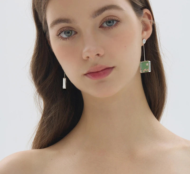 Silver Square Shaped inlaid with Glass and Pearl Creative Cat