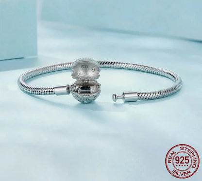 Silver Retro Palace Pattern Clasp Charm Bracelet